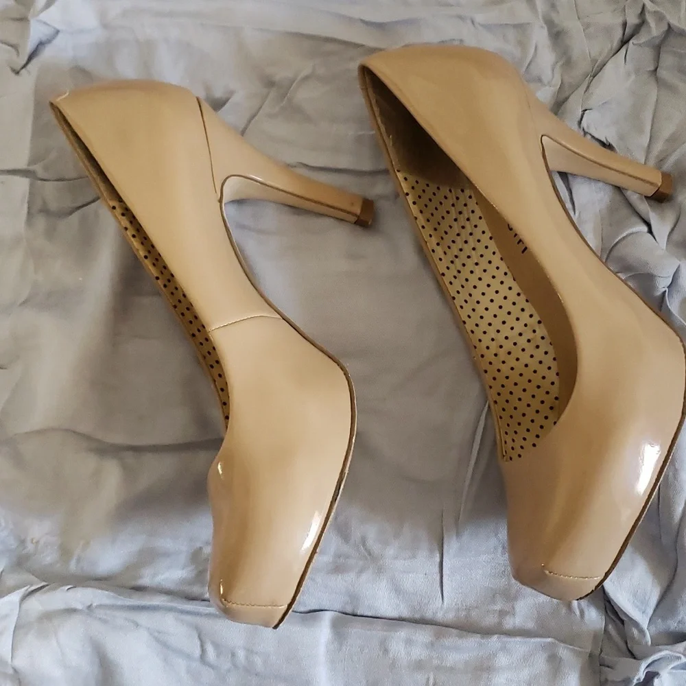 Madden Girl Nude Pump Heels - Picture 4 of 9